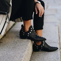 Botas botas mulheres novas 2022 calçados de inverno sapatos fêmeas designer de luxo rebite tornozelo lúctando senhoras de outono de outono de borracha básica sq