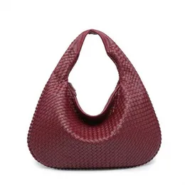 Şık omuz çantaları hilal şeklindeki tasarımcı çanta bayan tote çanta fransız üst düzey el yapımı dokuma el tutam 240311