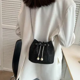 Axelväskor lyxdesigner handväskor för kvinnor 2024 Rhinestones Ladies Purse Lipstick Fashion Party Chain Mini