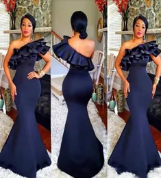 2018 Navy Blue Cheap Mermaid Bridesmaid Dresses One Counter Counter Tier Sweep Train بالإضافة إلى حجم حزب Vestidos African من H7178718