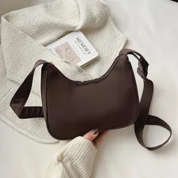 Axelväskor utsökta kvinnor väska fast färg armhåldesigner underarm fritid damer dumpling bolso de hombro mujer