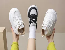 HBP icke-varumärke 2024 modematchande gatukvinnor utomhusskor snörda sneakers andningsbara kvinnliga sport