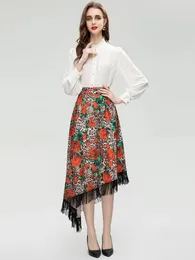 Рабочие платья, винтажный комплект с юбкой из 2 предметов, женский весенне-осенний воротник-стойка, белая блузка с леопардовым красным цветочным принтом и кисточкой нерегулярной формы