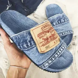 Chinelos confortáveis personalidade versátil feminino chinelos jeans redondo toe sapatos lisos femininos novos sapatos de praia sandálias folhas de mulheres chinelas