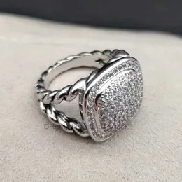 Anéis clássicos de luxo leve 925 anel quadrado de prata esterlina 18 estilos de joias de designer de cores presente de diamante completo para festa de noivado feminino