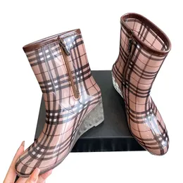 Luxurys Womens Wedge Heels Rain Boots Designer Slip On Castiral Shoe Classic with Dot 24ss夏の防水作業ウエスタンカウボーイブーツレジャーシューズ付きダストバッグ