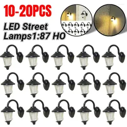 Dekoracyjne figurki 10-20pcs 3v 20 mA ciepłe białe modele światła uliczne Układ Lamppost Railway Train Decor Crafts LED Lamp Lighting