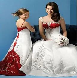 Vintage White and Red A Line Wedding Dress Rems broderi brudklänningar 2022 Öppna rygggotiska brudklänningar Långt tåg plus Size7242967