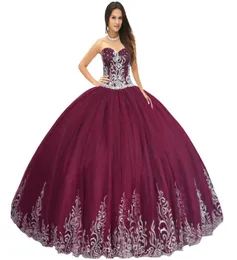 Hübsches herzförmiges Quinceanera-Kleid in Burgunderrot mit wirbelnder Stickerei am Saum, bodenlanger Tüll-Faltenrock, Princess Sweet 166221796