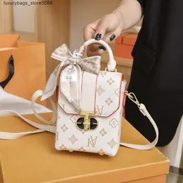 La fabbrica vende borse di marca online con uno sconto del 75% Borsa da donna Sciarpa quadrata portatile con spalla stampata di nuova moda casual