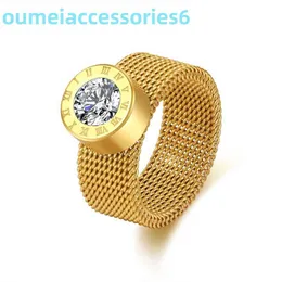 Anéis de banda de tendência de moda de designer original pequeno grupo diamante incrustado inoxidável romano streaming ao vivo venda quente titânio aço cor preservando anel de malha tecida