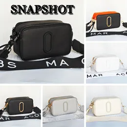 Hot Snapshot Multi-Color Mini Mar Camera Bag Designer Bag Luxury Handväskor Axelväskor Kvinnor Fashion Tie-Dye Wide Strap Leather Italic Flash Strap Purse Struktur