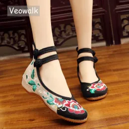 フラットVeowalk Chinese Fashion Women's Shoes Old Peking Mary Jane Denim Flatsフラワー刺繍ソフトソールカジュアルシューズプラスサイズ3443