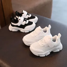 Piccole scarpe bianche Scarpe per bambini Scarpe sportive per ragazzi Mesh Face Ragazze Scarpe casual traspiranti Scarpe da tavolo per bambini piccole e medie