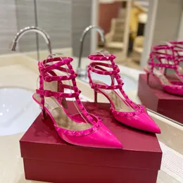 Rivetto a punta scarpe da festa di nozze fibbie da donna tacchi alti sandali da donna pompe in vernice borchia moda scarpe eleganti da donna tacco alto 6,5 cm / 10 cm con scatola