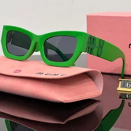 Tasarımcı Güneş Gözlüğü Kadınlar için Güneş Gözlüğü Mu Metal Sınır Plaj Güneş Gözlükleri Polarize UV ​​Protectio Retro Dar Kare Çerçeve Renkleri Adumbral kutu güzel