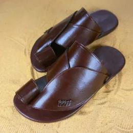 الصنادل الجديدة السوداء السود الصنادل البني الصيف الصيف Slippers Slippers Beach Pu Leather Handmade Men Shoes Size 3845