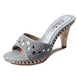 Slippers chinelos wdhkun spike saltos mulheres bombas sexy sapatos de festa de cristal de alta