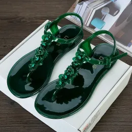 Sandálias de botas para mulher com saltos baixos verão 2023 Sapatos femininos negros calçados plásticos chinelos de praia PVC Nova moda respirável h