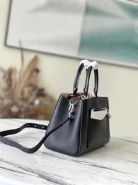 10A Женский дизайнерский пакет с поперечим кожаная сумка сумочка кошелек на цепном ремешечке для рукава наплечники.