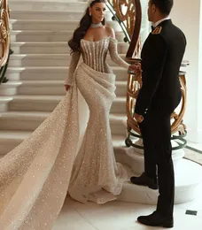 2024 Dubai Arabic Mermaid Wedding Dress Off Shoulder Long ärms paljetter Pärlor Brudklänningar Custom Made Sweep Train Vestidos de Novia