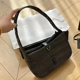 Nuova borsa sottomanica in paglia intrecciata Borsa a tracolla da donna Borsa a tracolla da donna La nuova borsa sottomanica presenta un aspetto semplice e un bellissimo logo del marchio con un hdmbags premium