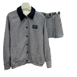 Nanyou Quality Miao Qianniao Checker Wszechstronny garnitur baseballowy+A -line plisowana pół spódnicy dwuczęściowej zestawu - transmisja na żywo