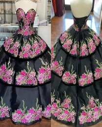 2023 Black Damas Quinceanera klänningar broderade tre lager Prinsessan Axless Laceup Backless Prom Dress Charro Sweet 15 Dress9121216