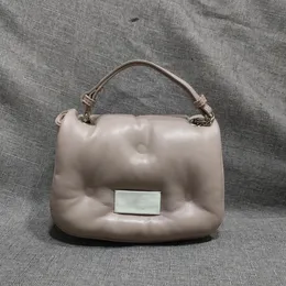 Borsa a cuscino classica a catena in pelle bovina Borsa da donna Borsa a tracolla Borsa a tracolla portatile di alta qualità Borsa moda giornale maison mihara 20 * 15 * 8 cm