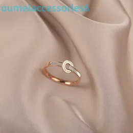 Original Designer Fashion Trend Necklaces Korean Versatile Temperament Titanium Steel Roman Numeral Shell Index Finger Red Personalized Ring Womens Handpiece