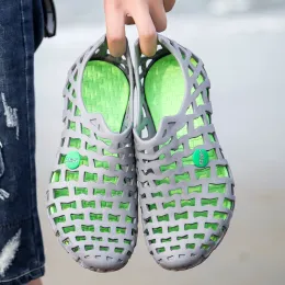 Sandały 2021 Nowa para płaskie sandały kolorowe buty ogrodowe unisex trampki Niezdłuluzowanie galaretki