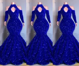 2022 Sexy Bling Royal Blue Velvet Crystal Sequins Dresses Prom Dresses Long Sleeves Mermaid keyhole bodys Elegant Off Houtgle Wom8991355