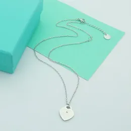 Luxury Original Brand Designer Women Girl AAA Diamond Heart Choker T Necklace Elegant Love 18K Silver Gold Rose Logo Grave Pendant Födelsedagspresent smycken 45 cm+5cm