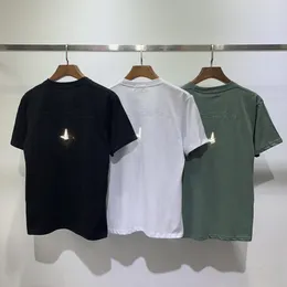 男性の石の屋外のTシャツバックレタリング刺繍星は丸い首の短袖のTシャツを反映しています