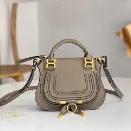 Crossbody läder kvinnor marcie designer flätad tygväska stilig axelväska läder tygväskor tillgängliga i flera färger och storlekar p760