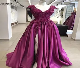 Lila Elegante lange Ballkleider Abendkleider V-Ausschnitt Flügelärmel 2018 Sexy hoher Schlitz Perlenapplikation Blumen Fleck Formeller Abend 6337455