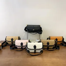 Lyxiga barn bokstäver Emboss handväskor flickor bred rem enskilda axelväska mode barn läder messenger väskor s1230