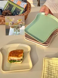 Plattor Solid Color Toast Plate Hushållens keramiska frukostdessertkaka Söt enkla bordsartiklar