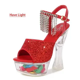Sukienka buty kobieta o grubszym obcasie but LED LED LUMARINY TRANSPORTALNA Platforma Diamond Tassels Sandals for Women Light Up Shlowing Bole Dance H240321G5I0D5X3