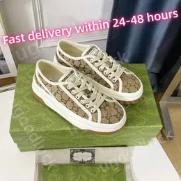 Designer Women 2024 New Canvas Shoes Platform Booster Shoes Women Vintage Brodery Daddy Shoes Men Low Top Lace-Up Canvas Shoes Par Style