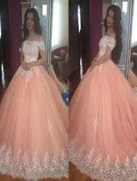 Peach Quinceanera Dresses 2019 Off Shoulder Appliques Puffy Corset Ball Gown Princess 16 년 소녀 무도회 파티 가운 Custom44324216