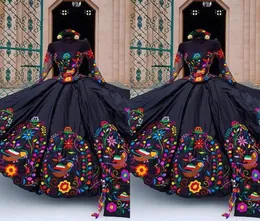 2023 Vintage Long Sleeves Quinceanera Dresses Mexican Style Charro Off Shoulder Flowers Embroidered Satin Laceup Ball Gown Prom S7945951