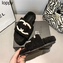 Nya 24SS Designer Shoe Slippers Woolskin Sheepskin Insula Sole Sandaler Flat Slipper Designers Women Soft Winter Luxury Plysch Päls Oran Gummi Slippare