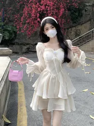 Casual klänningar franska söt fairy lolita klänning kvinnor långärmad spets y2k mini vintage kawaii kläder en bit koreansk 2024 hösten