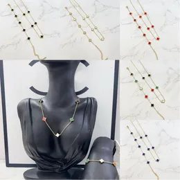 Женские дизайнерские браслеты устанавливают четыре листового клевера мать перлочного бриллиантового подвески из нержавеющей стали.