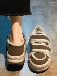 Sapatos casuais de algodão feminino 2024 outono e inverno isolamento de pelúcia elegante botas de neve de sola grossa