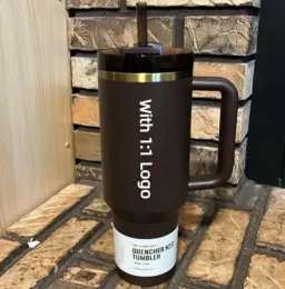 CHOCOLATE GOLD Novo Quencher 40oz Copo Reutilizável com 1:1 Mesmo Logotipo Caneca de Viagem Isolada em Aço Inoxidável com Alça e Palha para Manter as Bebidas Frias 0320