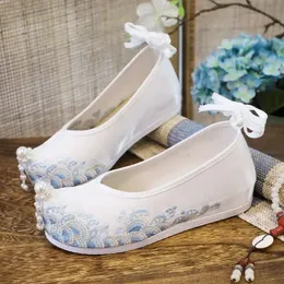 Maogu bestickt erhöhen innere Höhe Schuh Frau flach 2023 Damen Trend chinesischen Stil Pumpen alte Hanfu Schuhe 240307