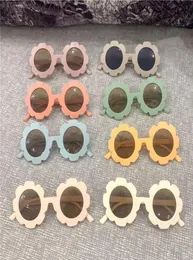 18 ألوان الفتيات الموضة إطار زهرة النظارات الشمسية Kids039 Sunblock Kids Kids Classic Sun Glasses الأنيقة خمر الشاطئ في الهواء الطلق EY4716235