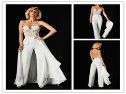 2018 Charmig White Chiffon Jumpsuits Prom Dresses Sexig V Neck Aftonklänningar Golvlängd Backless Löstagbart tåg Formellt parti D3700909